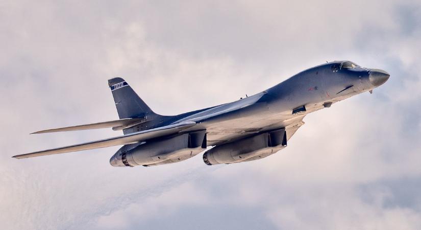 Nyugdíjból hívja vissza bombázóját az amerikai légierő