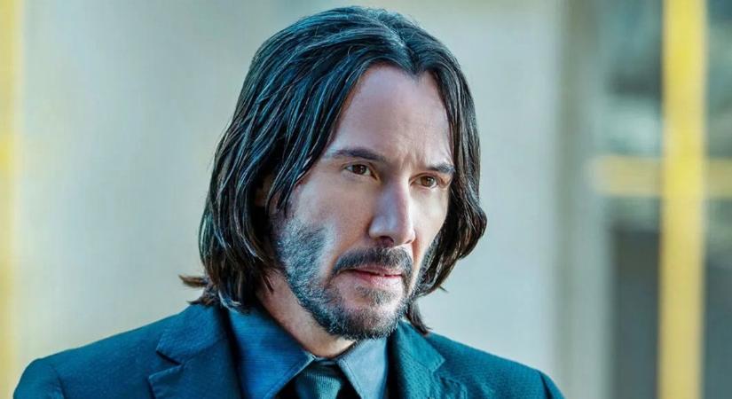 Nem hiszünk a szemünknek: így néz ki Keanu Reeves, amikor megválik a hosszú tincseitől