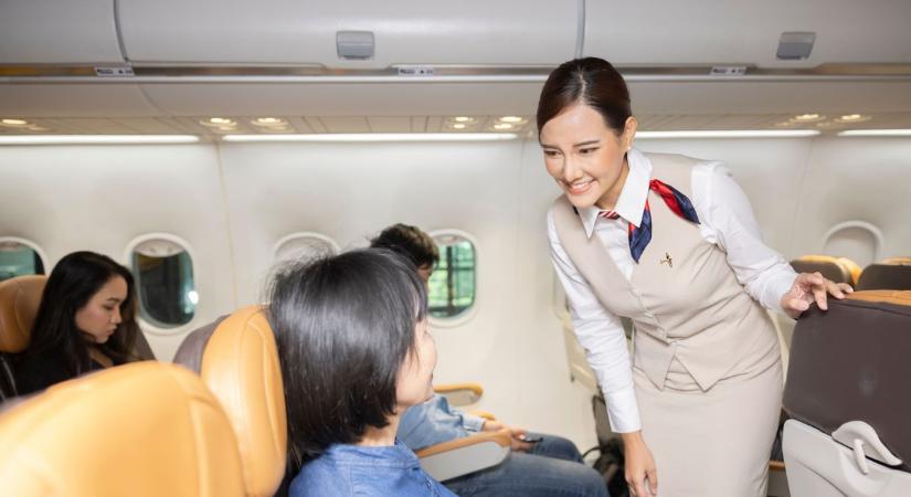 Mutatjuk a stewardessek legjobb tanácsait a repüléshez: mi van például a kávéval?