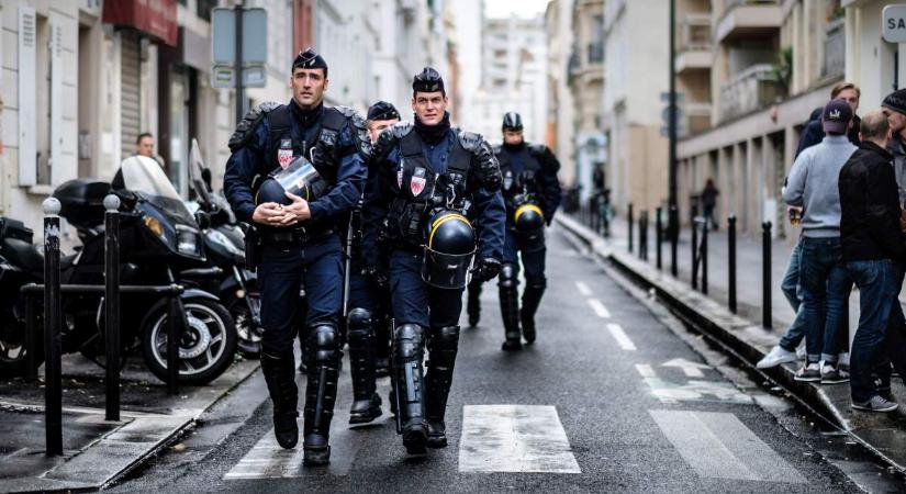 Rendőrségi akciók jönnek 76 francia mecsetben