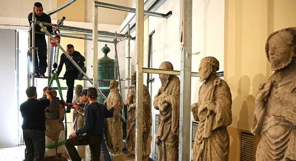 Befejeződött a jáki templom helyreállítása: visszatérnek a apostolszobrok is a Savaria Múzeumból