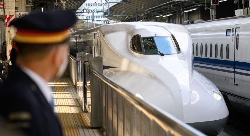 Mobiltelefonját kereste egy férfi a világ leggyorsabb vonatának sínein