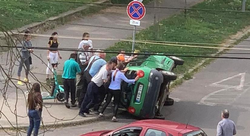 Durva baleset történt a Bajcsy-Zsilinszky utcán – fotóval