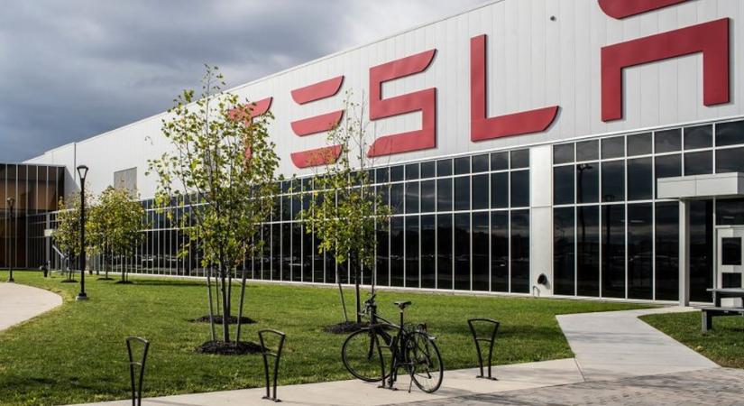 A Tesla 10 százalékos globális leépítésbe kezd