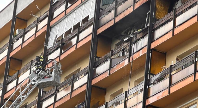 Lángolt a kaposvári sávházban a hetedik emeleti lakás - FOTÓ, VIDEÓ