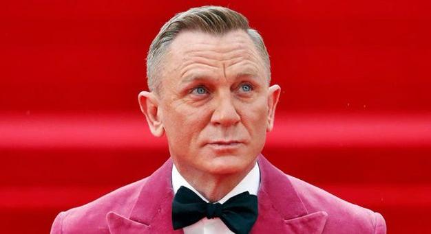 Daniel Craig-et hatalmas büszkeséggel tölti el, hogy meleg karaktert alakíthatott a Tőrbe ejtve szériában