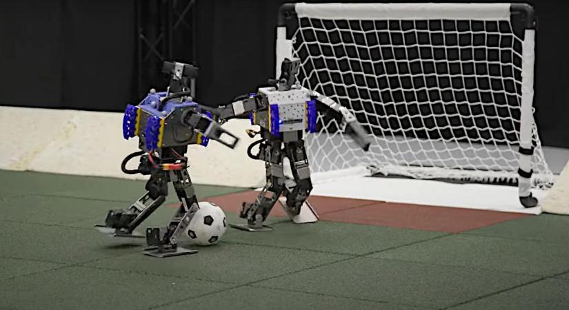 Ilyen elképesztően focizó humanoid robotokat még aligha látott – videó