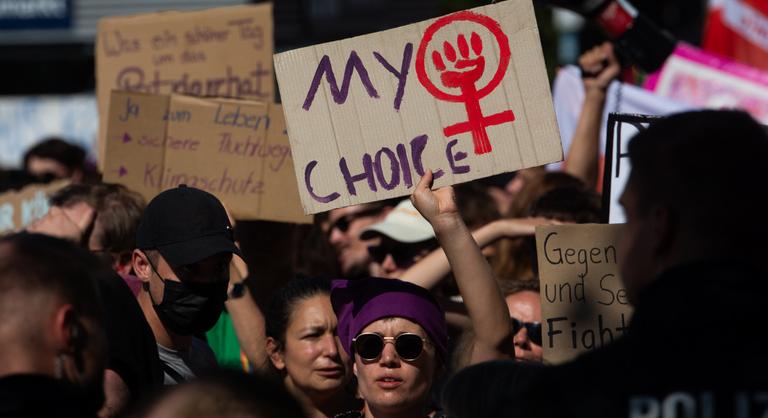 Egy német szakbizottság legalizálná az abortuszt az első trimeszterben