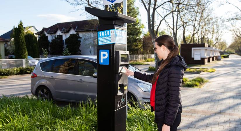 Nem lesz drágább a parkolás a Balatonnál