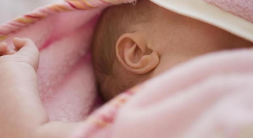 27 éven át volt lefagyasztva egy embrió - Egészséges baba született belőle