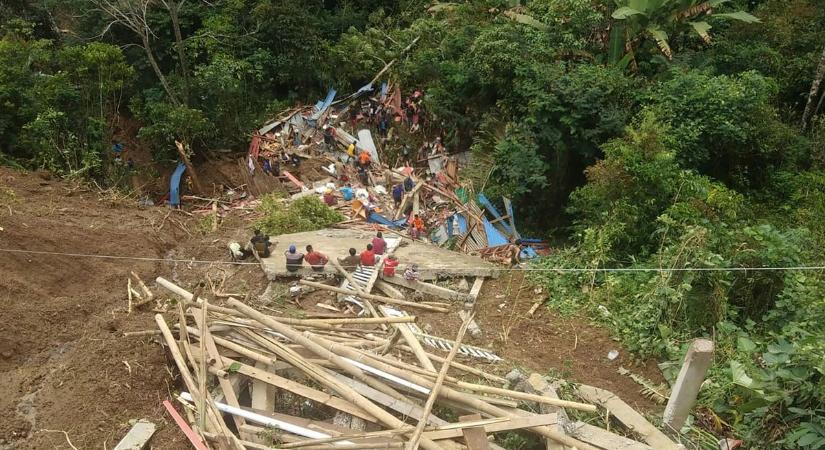 Megtalálták az indonéziai földcsuszamlás utolsó két halálos áldozatának holttestét