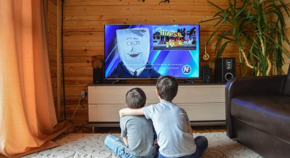 Európában kevesebbet tévéznek, kivétel a magyarok