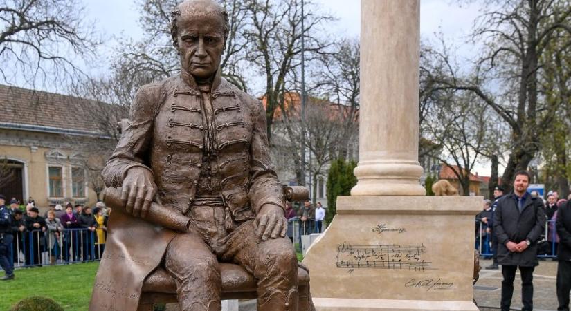 Egyelőre nincs bírság a nagykárolyi Kölcsey-szobor magyar felirata miatt