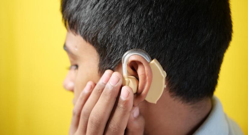 Súlyos hallásromlás fenyegeti a gyermekeket: ezeken az eseményeken kell nagyon odafigyelni
