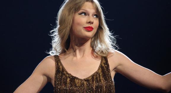 Taylor Swift pop-up könyvtár felállításával promózza új albumát