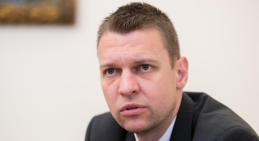 Menczer Tamás szerint Brüsszel azon dolgozik, hogy elhallgattassa Orbán Viktort