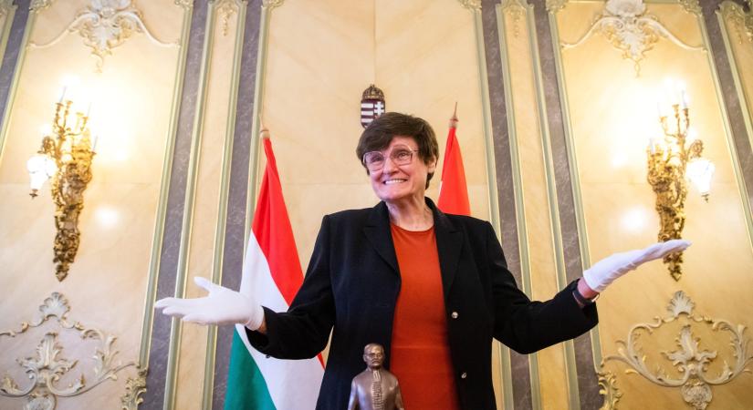 Karikó Katalin a Szegedi Tudományegyetemnek adományozta a Nobel-díját