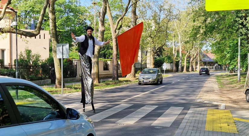 Terjed a megoldás, amely megállítja magyar autósokat a zebránál