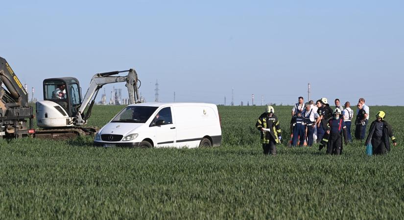 Több méter mélyen fúródott a földbe a kisrepülő Magyarországon