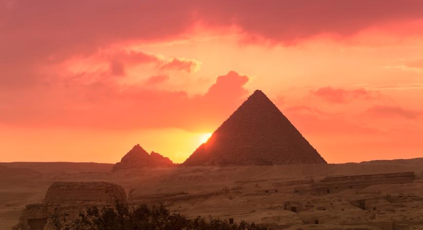 Világszenzáció, tudjuk ki fekszik az egyiptomi nagy piramisoknál eltemetve a homokban, és ez átírhatja a történelmet egyes tudósok szerint