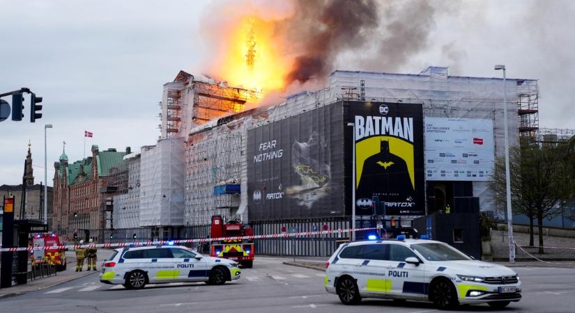 Leégett a koppenhágai tőzsde épülete