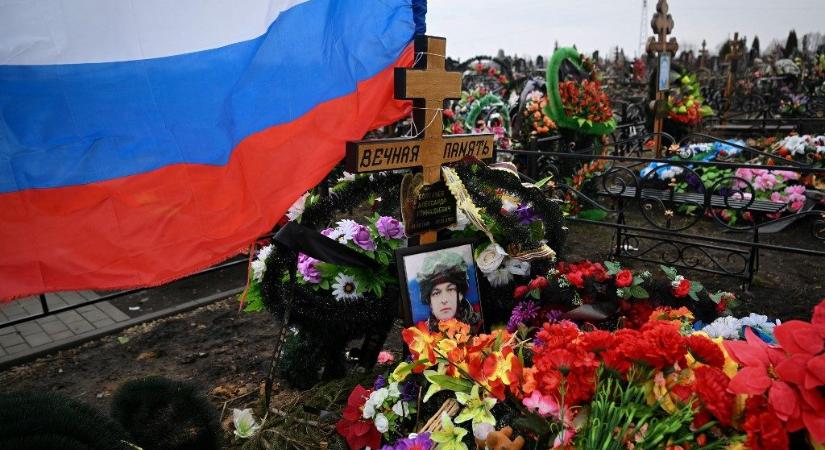 BBC: Legalább 50 ezer orosz katona halt meg, légifelvételeken is látszanak a temető bővítések