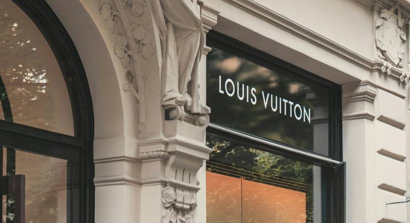 Csökkent a világ legnagyobb luxuscikk-gyártója, az LVMH negyedéves bevétele