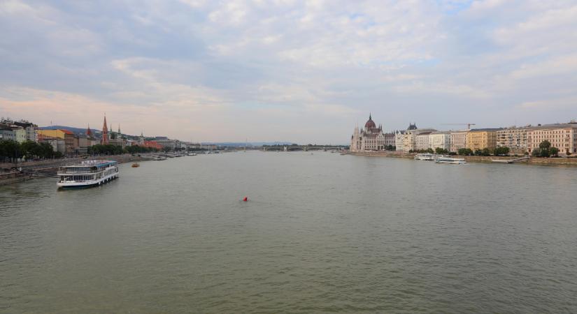 Újabb feszültség érik Budapesten: külvárosba száműznék a rendezvényhajókat, dúlnak az indulatok