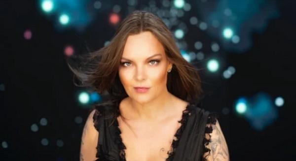 Bemutatta harmadik szólóalbuma címadó dalát a Nightwish egykori énekesnője, Anette Olzon: 'Rapture'