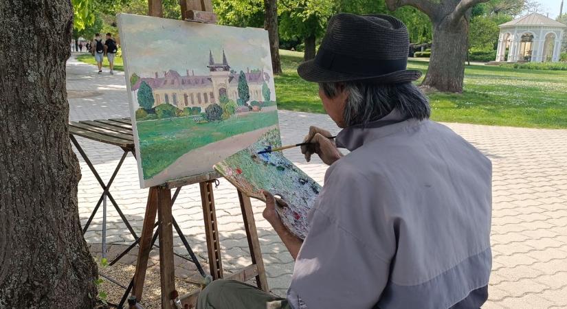 Vietnámi festőművész örökítette meg a siófoki vasútállomás épületét