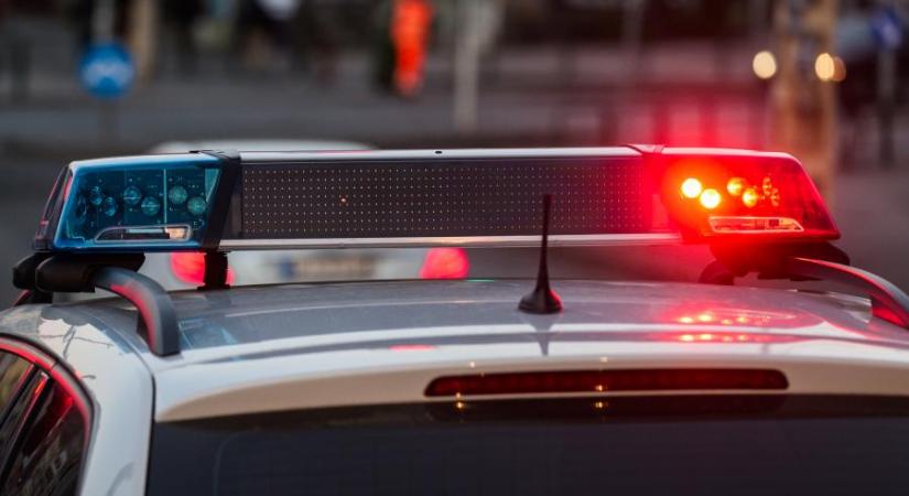 Feszítővasat és egy 40 centiméteres tőrt is találtak annál a férfinál, aki Zuglóban ellopot egy kocsit, majd másnap volt barátnője házánál is jelenetet rendezett