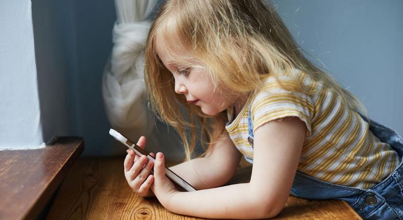 Mobilozó óvodások: szegényesebb a szülő-gyerek interakciók minősége