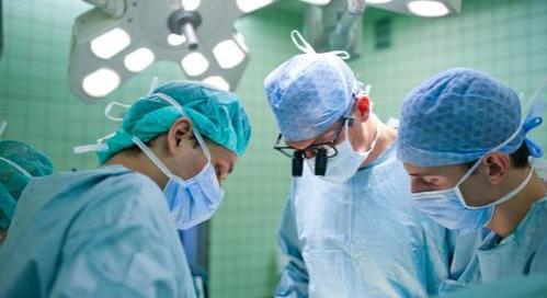 Különleges koponyasebészeti eljárást végeznek a Pécsi TE Klinikai Központban