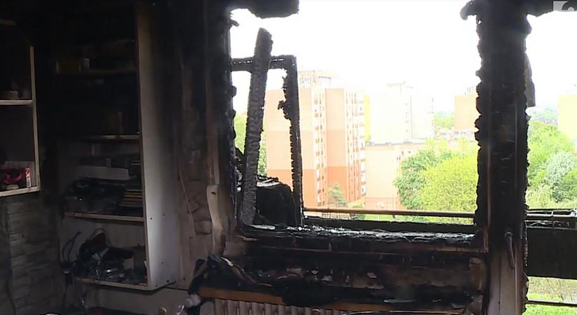 Kidobott égő cigicsikk miatt leégett a lakásuk, mindene odaveszett az idős párnak