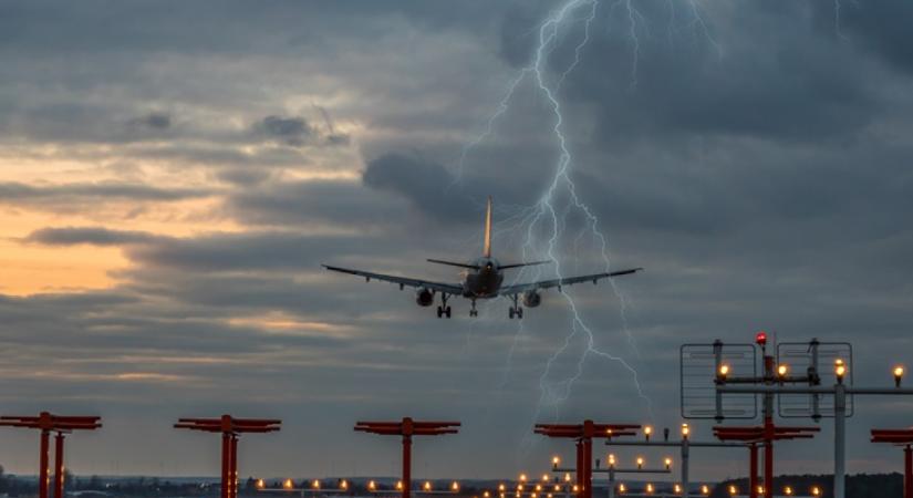 Pusztító vihar csapott le Dubaj repülőterére: mindent elárasztott a víz - Videó