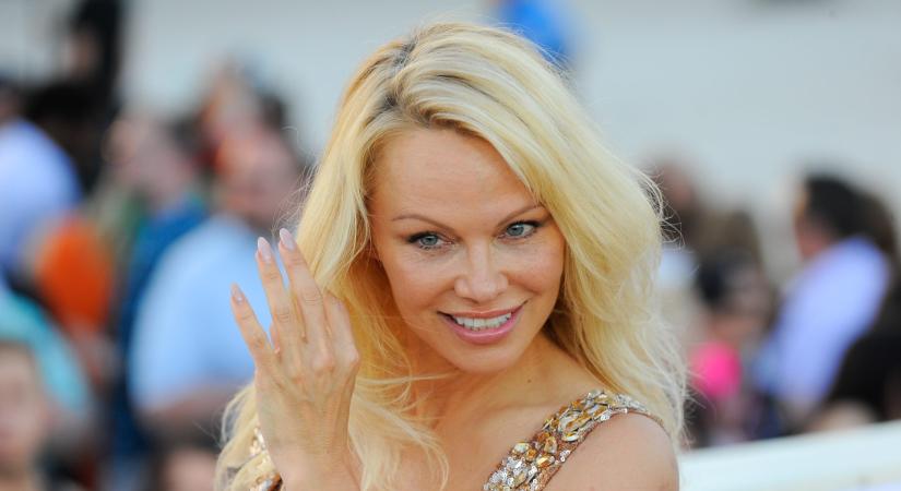 Pamela Anderson is csatlakozik az új Csupasz pisztoly filmhez