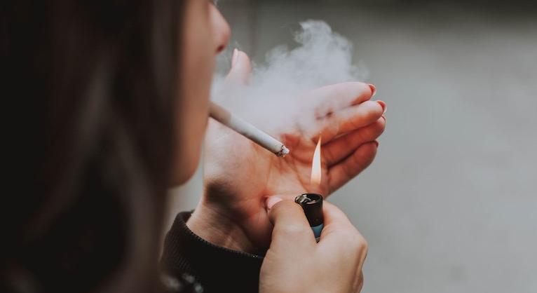 Elfogadta második olvasatban a londoni parlament a dohánytermékek vásárlásának fokozatos betiltásáról szóló törvénytervezetet