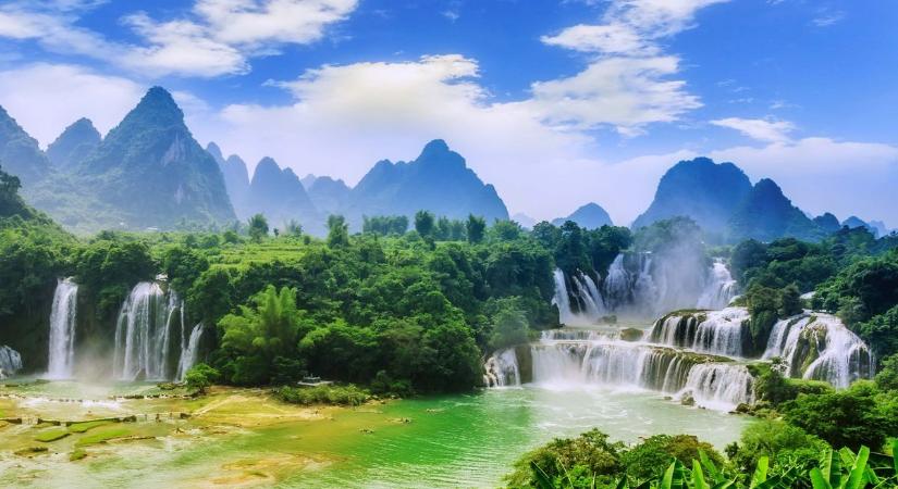 A Detian vízesés Ázsia legnagyobb természetes vízesése, Kína és Vietnám határán található.