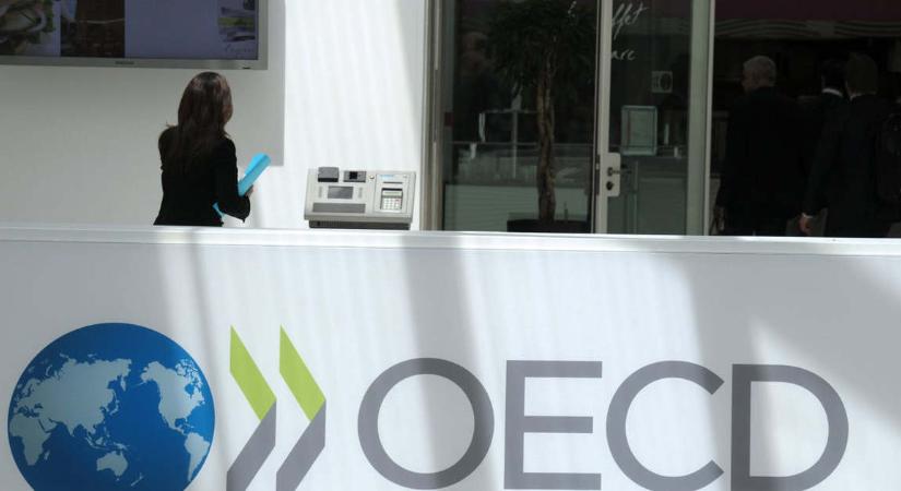 Lassult az OECD tagállamokban az infláció