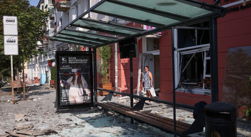 Nyolcemeletes épületet rakétáztak az oroszok Csernyihivben, több mint tizen meghaltak