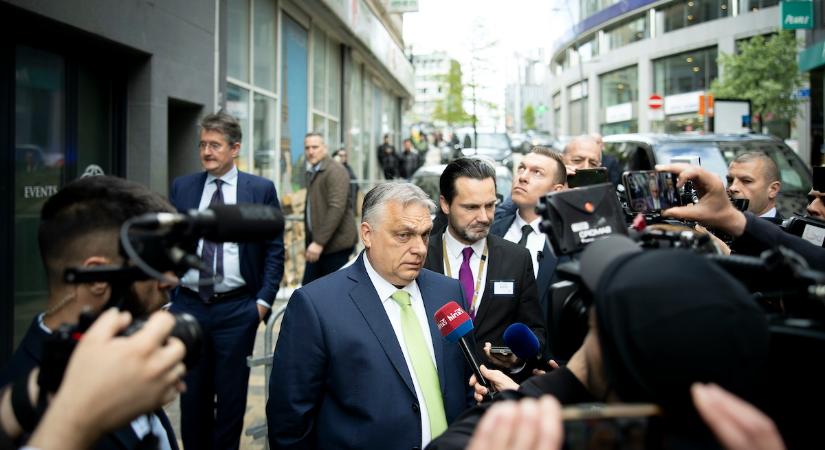Mindenki Orbán Viktor után rohant a hetedik emeletre