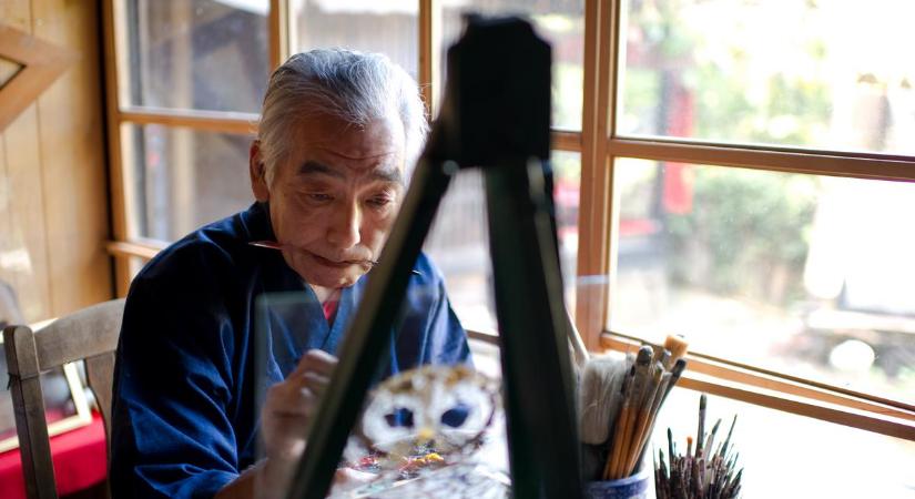 Mihez kezdjen valaki, ha öreg, magányos és szegény? Japánban a börtönre esküsznek