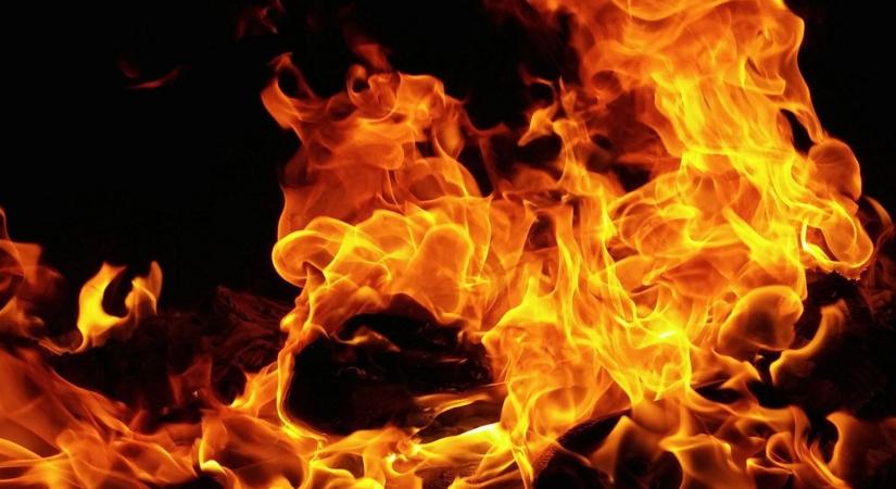 Most jött: Óriási lángokkal égett egy műhely Magyarországon