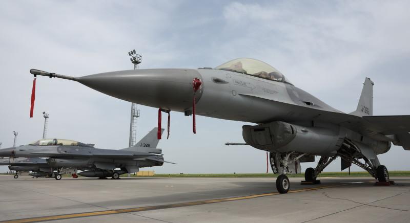 Újabb holland harci gépek érkeztek egy romániai támaszpontra