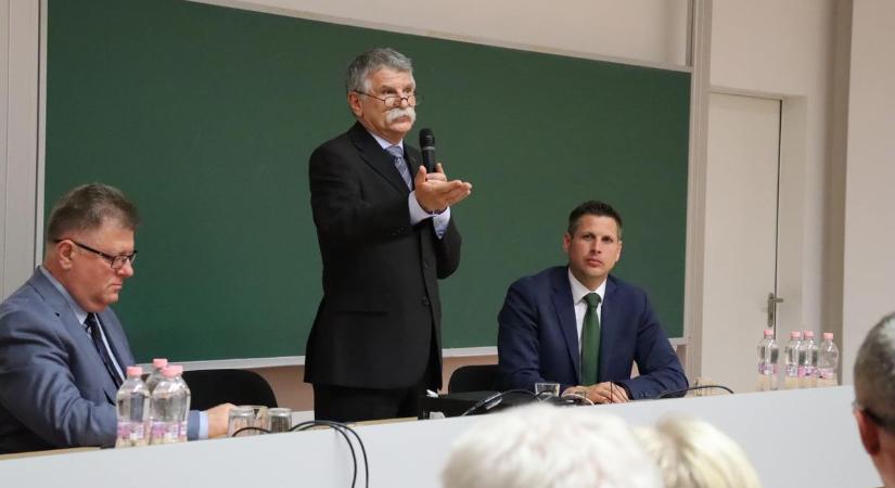 Kövér László, az országgyűlés elnöke tartott előadást Dunaújvárosban