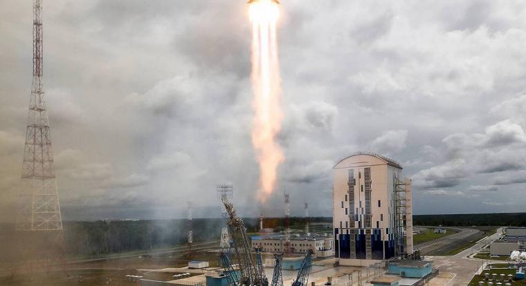 Az orosz űrhivatal vezetője azt ígéri, hogy az új rakétájuk sokszorosan lepipálja majd Elon Muskét
