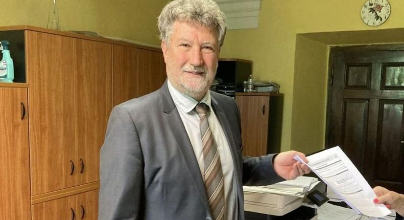Huszár Gábor, Szentgotthárd polgármestere leadta az ajánlóív igényléseket