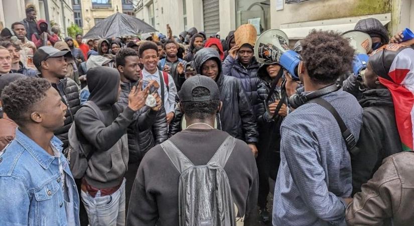 Kiürítették Franciaország migránsok által elfoglalt legnagyobb házát