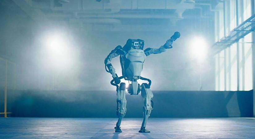 Atlas robotot nyugdíjazták: videó a legmenőbb ugrásairól és a legkínosabb eséseiről
