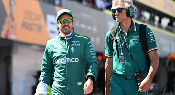 Elismerte az Aston: voltak kételyeik Alonso folytatása kapcsán